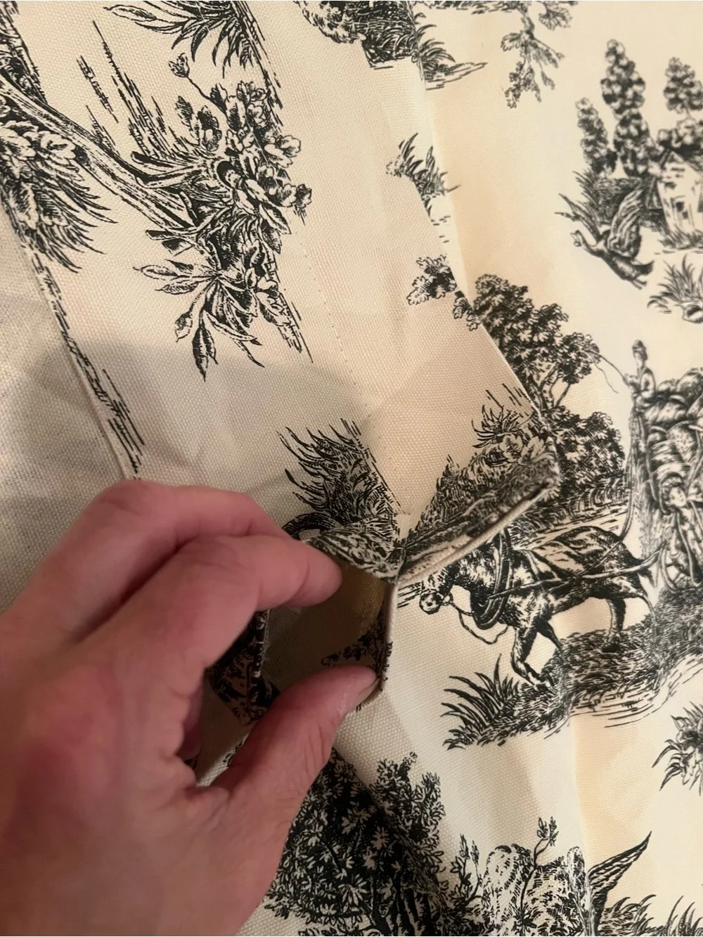 N/A elegant toile